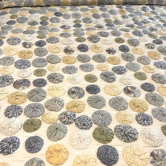 Rare!! Pottery Barn Handmade Yo-Yo Puff Quilt 90”x90” - Picture 4 of 15